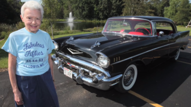 Photo of She Has Driven The Same ’57 Chevy For 60 Years And It Still Looks Brand New.