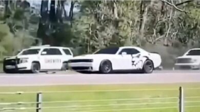 Photo of Rare Incident: Dodge Challenger Hellcat Driver Knocks Over Police Officer And Flees.