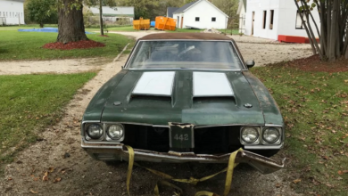Photo of Iconic 1970 Oldsmobile 442 W-30 Leaves Barn after 45 Years, Original Engine Included