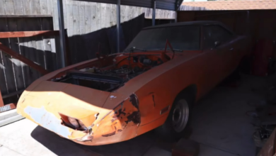 Photo of 1970 Plymouth Superbird Barn Find Sitting For 30 Years Shows Street Racing Scars